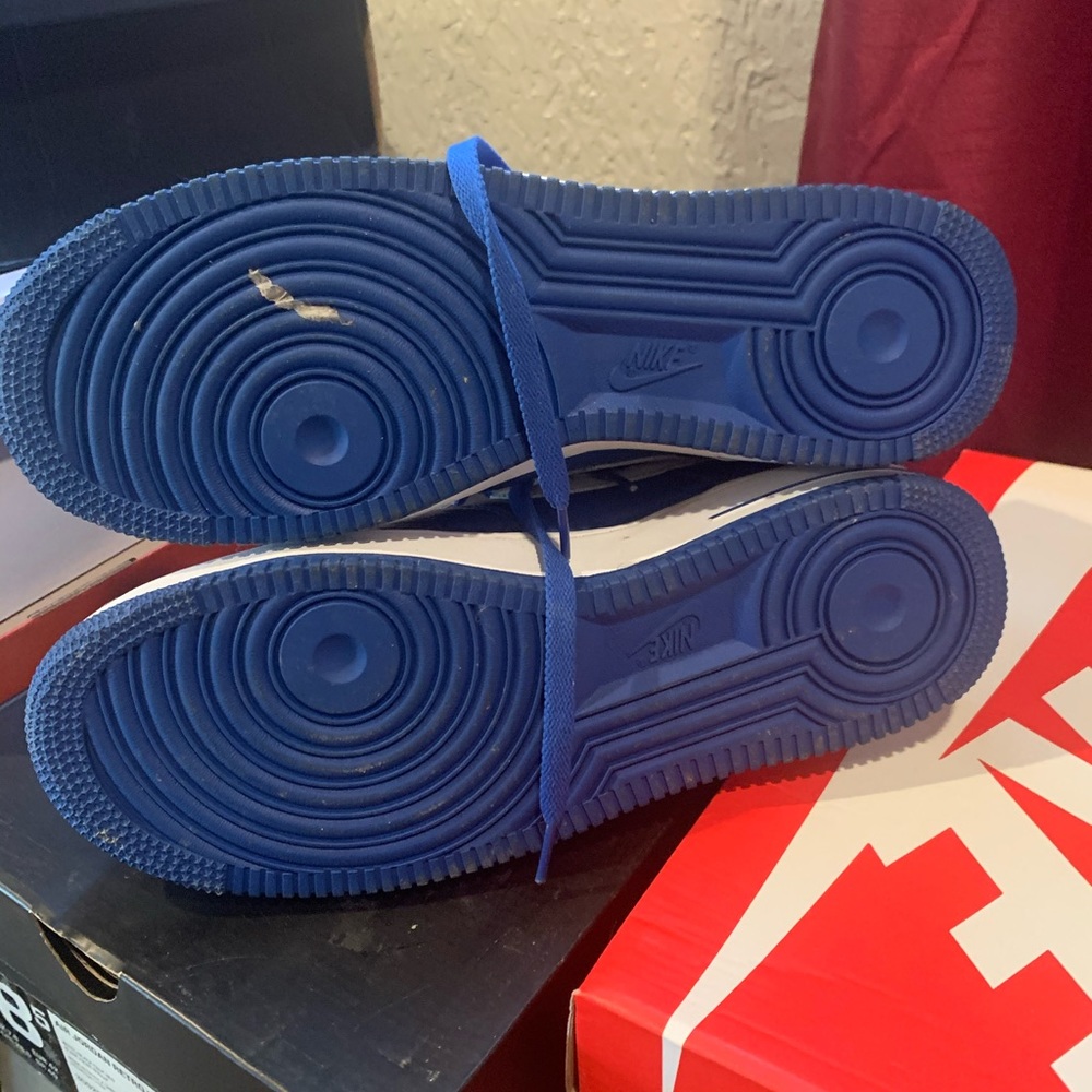Nike’s - Picture 3 of 3